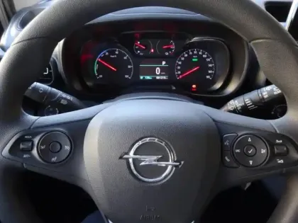 Photo 24 Opel Combo Cargo  M 800kg Electrique 136ch Batterie 54 kWh Pack Premium Connect