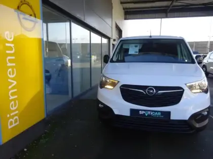 Photo 16 Opel Combo Cargo  M 800kg Electrique 136ch Batterie 54 kWh Pack Premium Connect