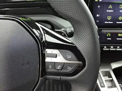 Photo 22 Peugeot 408  Hybrid 145 e-DCS6