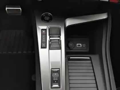 Photo 13 Peugeot 408  Hybrid 145 e-DCS6