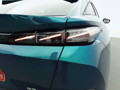 Photo 16 Peugeot 408  Hybrid 145 e-DCS6