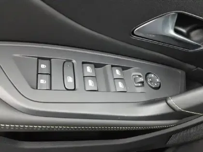 Photo 19 Peugeot 408  Hybrid 145 e-DCS6