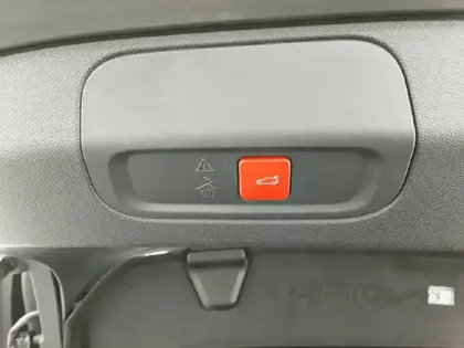 Photo 45 Peugeot 408  Hybrid 145 e-DCS6