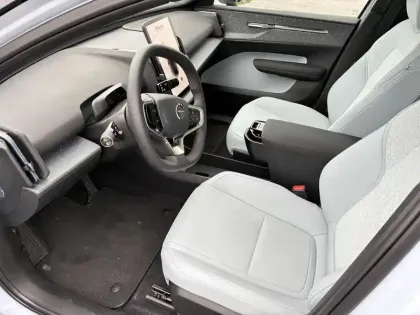 Photo 43 Volvo Ex30  Single Extended Range 272 ch 1EDT