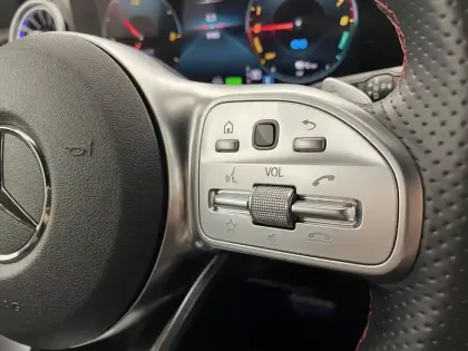 Photo 23 Mercedes GLA  250 e 8G-DCT