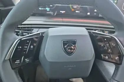 Photo 59 Peugeot 3008  Electrique 210 ch 73 kWh