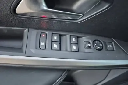 Photo 53 Peugeot 3008  Electrique 210 ch 73 kWh