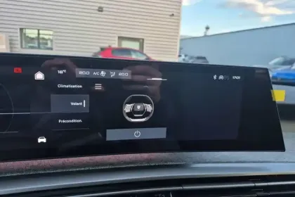 Photo 16 Peugeot 3008  Electrique 210 ch 73 kWh