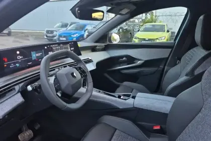 Photo 42 Peugeot 3008  Electrique 210 ch 73 kWh