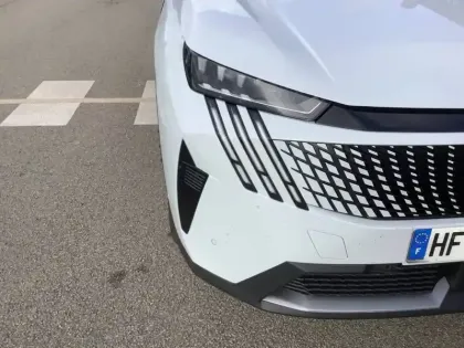 Photo 41 Peugeot 3008  Hybrid 145 e-DCS6