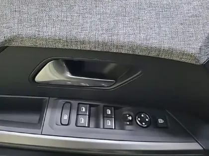 Photo 81 Peugeot 3008  Hybrid 145 e-DCS6