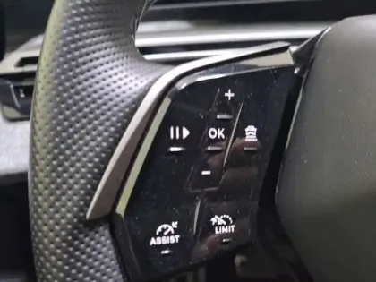 Photo 79 Peugeot 3008  Hybrid 145 e-DCS6