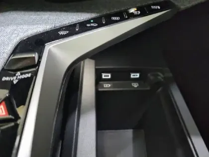 Photo 77 Peugeot 3008  Hybrid 145 e-DCS6