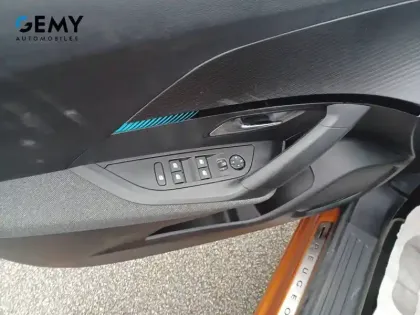 Photo 34 Peugeot 2008  PureTech 100 S&S BVM6