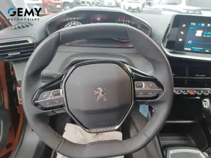 Photo 33 Peugeot 2008  PureTech 100 S&S BVM6