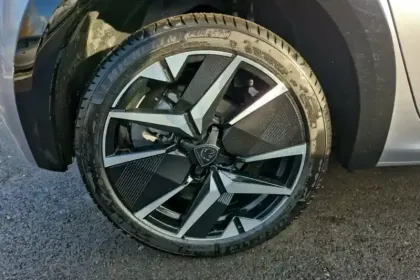 Photo 14 Peugeot 208  Hybrid 110 e-DCS6