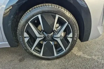 Photo 13 Peugeot 208  Hybrid 110 e-DCS6