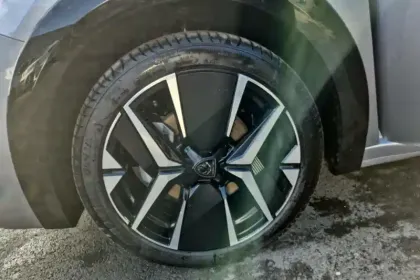 Photo 12 Peugeot 208  Hybrid 110 e-DCS6