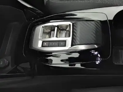 Photo 13 Peugeot 2008  Hybrid 145 e-DCS6