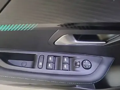 Photo 30 Peugeot 208  PureTech 100 S&S BVM6