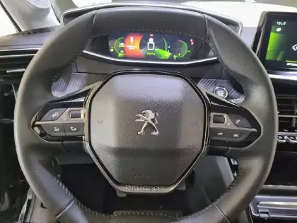 Photo 8 Peugeot 208  PureTech 100 S&S BVM6