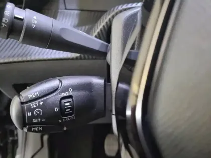 Photo 26 Peugeot 208  PureTech 100 S&S BVM6