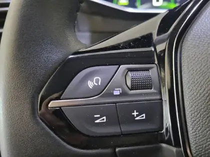 Photo 27 Peugeot 208  PureTech 100 S&S BVM6