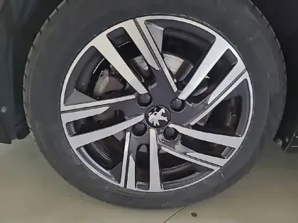 Photo 12 Peugeot 208  PureTech 100 S&S BVM6