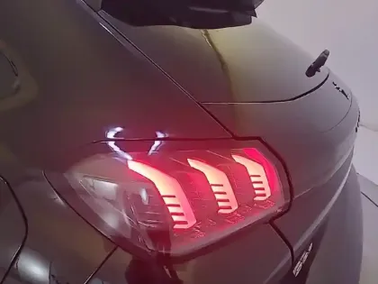 Photo 16 Peugeot 208  PureTech 100 S&S BVM6