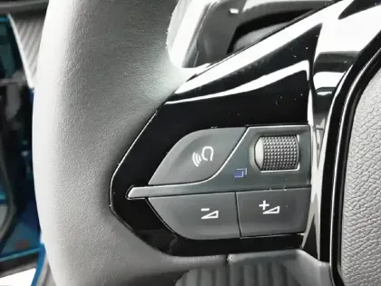 Photo 36 Peugeot 2008  Hybrid 145 e-DCS6