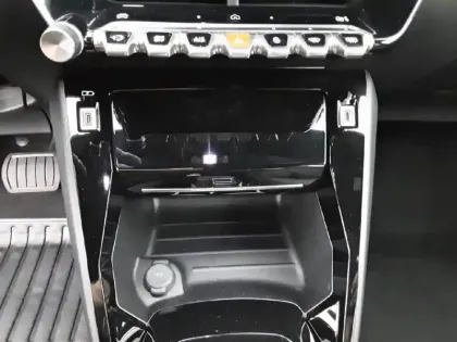 Photo 40 Peugeot 2008  Hybrid 145 e-DCS6