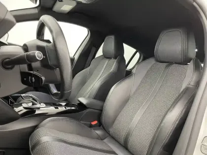 Photo 13 Peugeot 208  Electrique 50 kWh 136ch