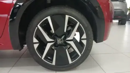 Photo 12 Peugeot 208  Hybrid 110 e-DCS6