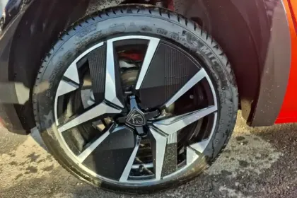 Photo 13 Peugeot 208  Hybrid 110 e-DCS6