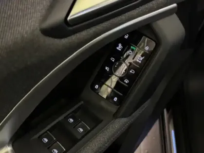 Photo 8 Audi Q5  e-hybrid 299 ch S tronic 7 Quattro