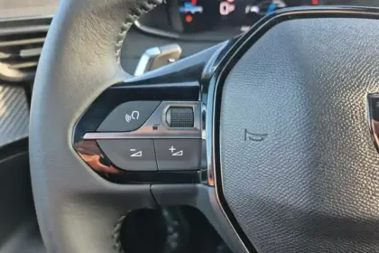 Photo 40 Peugeot 2008  Hybrid 145 e-DCS6