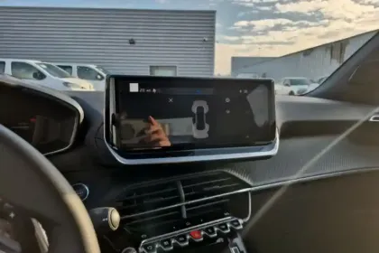 Photo 64 Peugeot 2008  Hybrid 145 e-DCS6