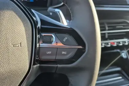 Photo 41 Peugeot 2008  Hybrid 145 e-DCS6