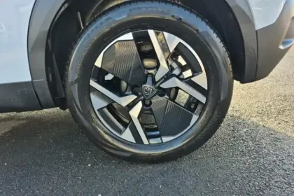 Photo 55 Peugeot 2008  Hybrid 145 e-DCS6