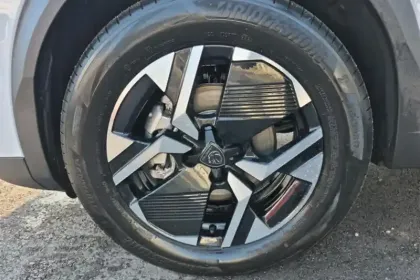 Photo 34 Peugeot 2008  Hybrid 145 e-DCS6