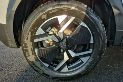 Photo 58 Peugeot 2008  Hybrid 145 e-DCS6