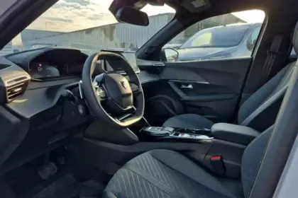 Photo 9 Peugeot 2008  Hybrid 145 e-DCS6