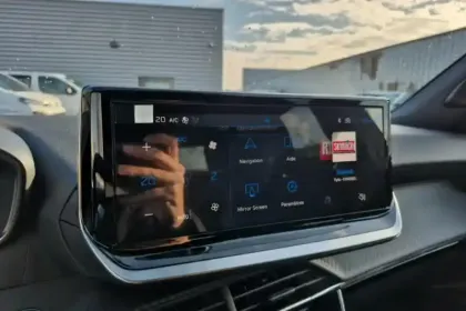 Photo 60 Peugeot 2008  Hybrid 145 e-DCS6