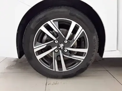 Photo 32 Peugeot 208  PureTech 100 S&S BVM6