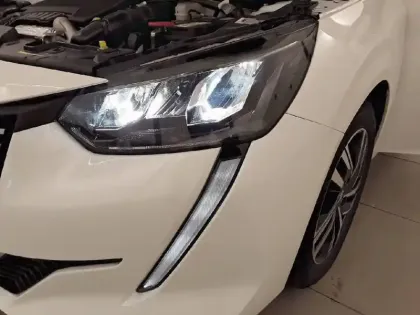 Photo 35 Peugeot 208  PureTech 100 S&S BVM6