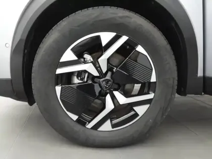 Photo 12 Peugeot 2008  Hybrid 145 e-DCS6