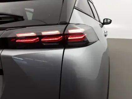 Photo 16 Peugeot 2008  Hybrid 145 e-DCS6