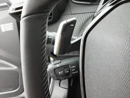 Photo 47 Peugeot 2008  Hybrid 145 e-DCS6