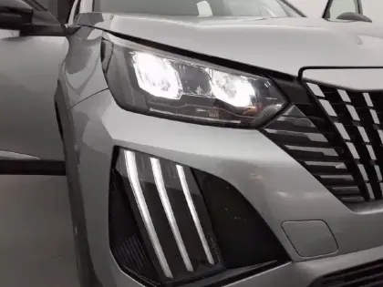 Photo 15 Peugeot 2008  Hybrid 145 e-DCS6