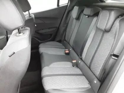 Photo 65 Peugeot 2008  Hybrid 145 e-DCS6